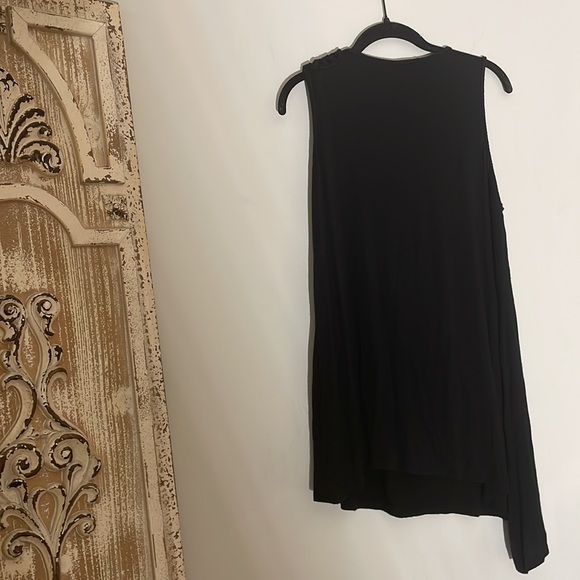 PREMISE BLACK ASYMMETRICAL SLEEVELESS TOP - Picture 3 of 4